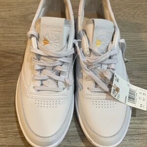 Size 11 Reebok Women’s Tennis shoe